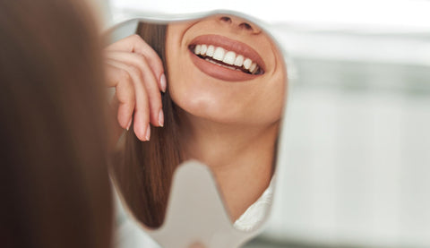 Teeth Whitening: A Comprehensive Comparison of Natural Remedies and Professional Treatments